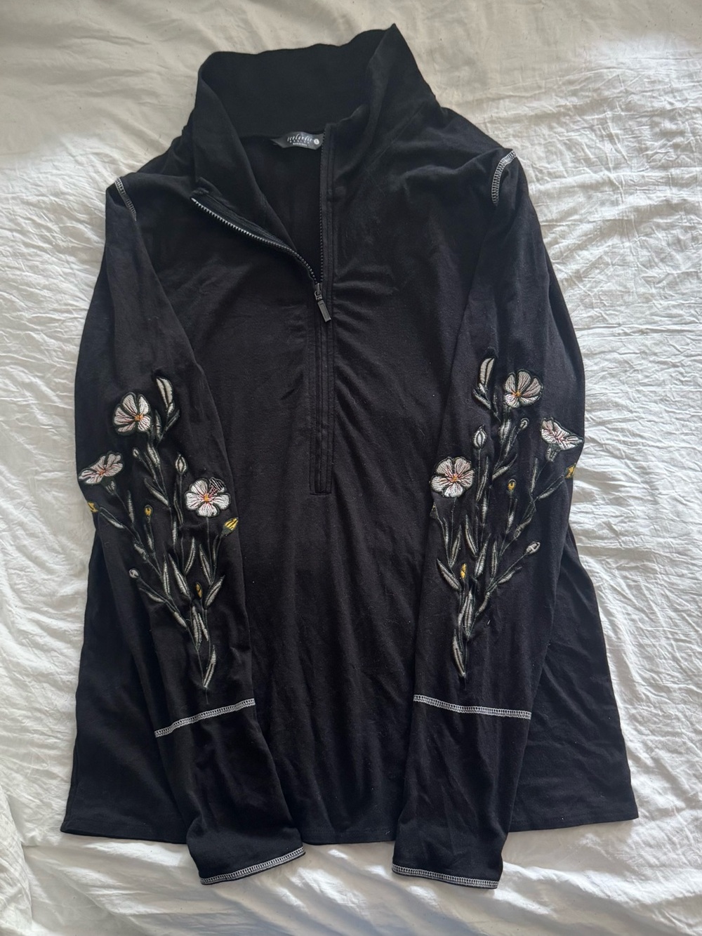 Beautiful Icelandic Design Embroidered Floral Half Zip Top Pullover Black L